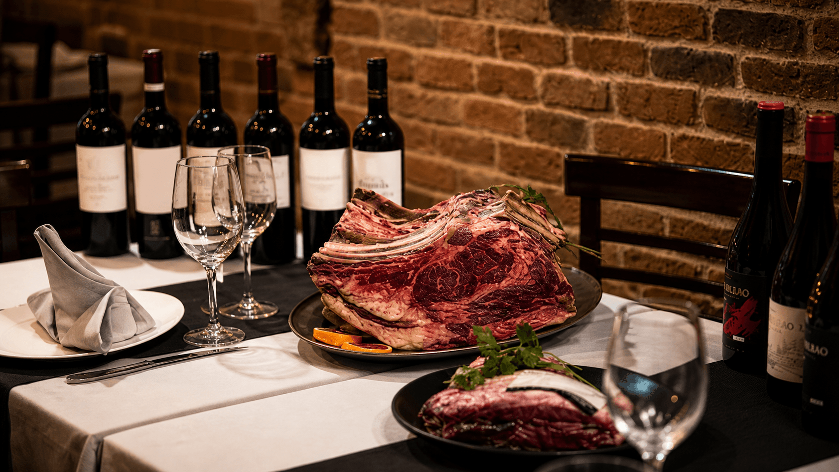 Selección de carnes y vinos de La Cúpula Steak House